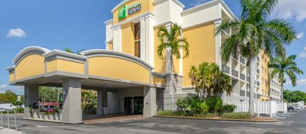 Holiday Inn Express Cape Coral Exterior
