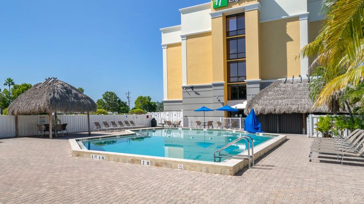 Holiday Inn Express Cape Coral Pool