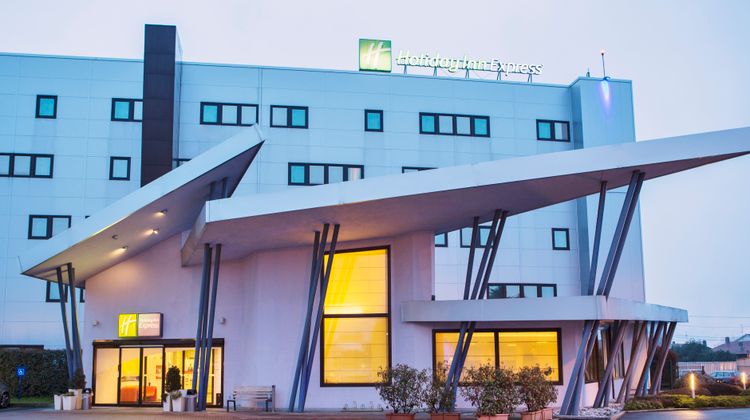 Holiday Inn Express Milan-Malpensa Arpt Exterior