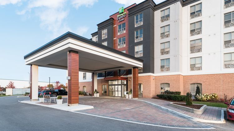 Holiday Inn Express & Suites Milton Exterior