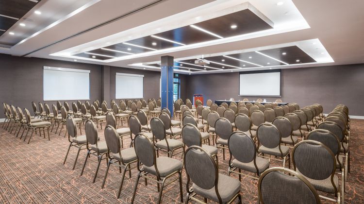 Holiday Inn Express & Suites Milton Meeting
