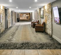 Holiday Inn Hotel & Stes, Des Moines NW Lobby