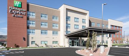 Holiday Inn Express & Suites Ely Exterior