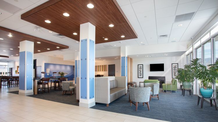 Holiday Inn Express & Suites Ely Lobby