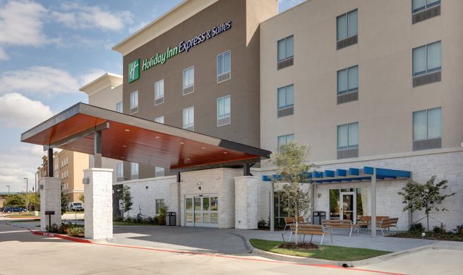 Holiday Inn Express & Suites Plano Exterior