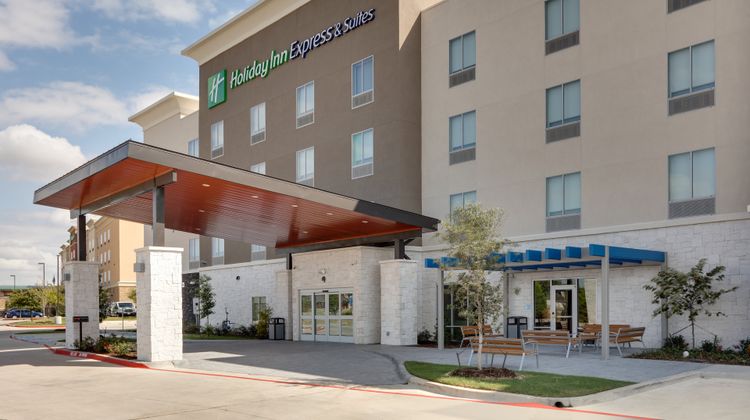 Holiday Inn Express & Suites Plano Exterior