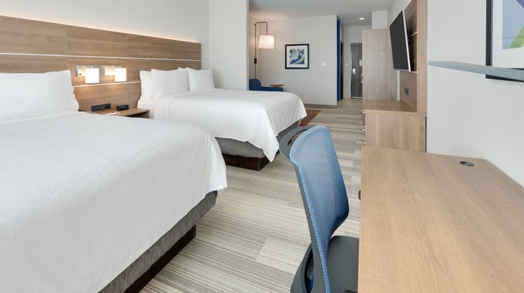 Holiday Inn Express & Suites Plano Suite