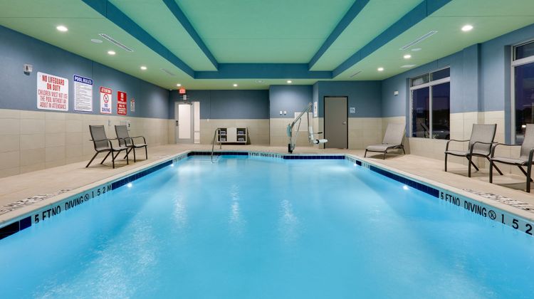 Holiday Inn Express & Suites Plano Pool