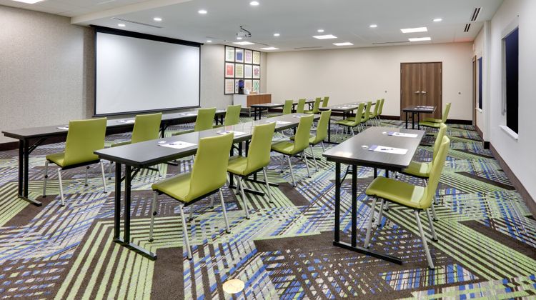 Holiday Inn Express & Suites Plano Meeting