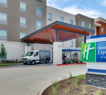 Holiday Inn Express & Suites Plano Lobby