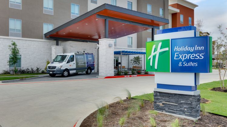 Holiday Inn Express & Suites Plano Lobby