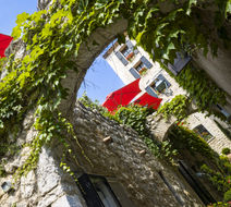 Le St Paul Hotel Exterior