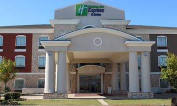 Holiday Inn Express Hotel & Suites