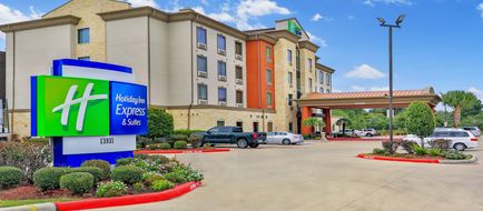 Holiday Inn Express & Stes Houston South Exterior