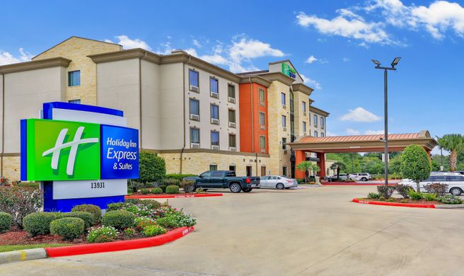 Holiday Inn Express & Stes Houston South Exterior
