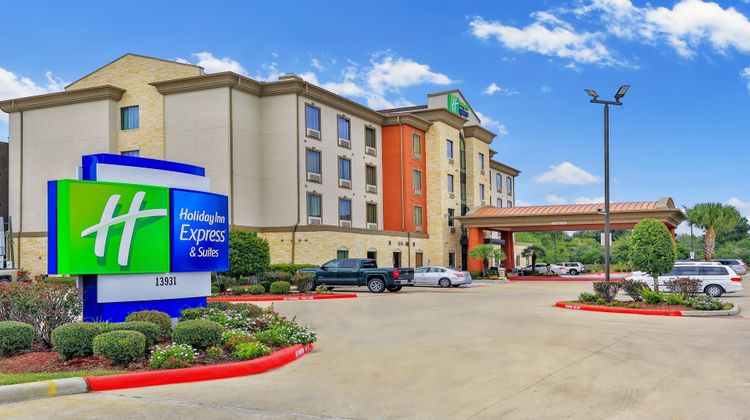 Holiday Inn Express & Stes Houston South Exterior