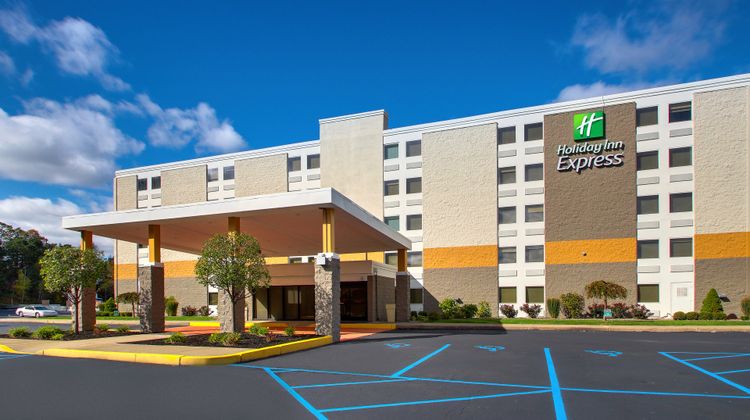 Holiday Inn Express-Scranton Airport Exterior