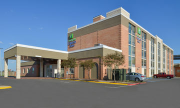 Holiday Inn Express & Suites Downtown