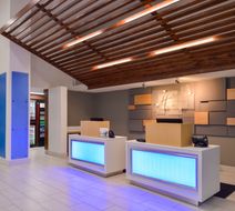 Holiday Inn Express & Suites Downtown Lobby
