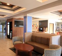 Holiday Inn Express & Suites Ashland Lobby