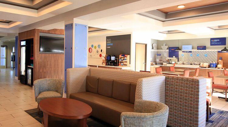 Holiday Inn Express & Suites Ashland Lobby