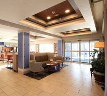 Holiday Inn Express & Suites Ashland Lobby