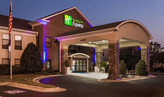Holiday Inn Express Exterior
