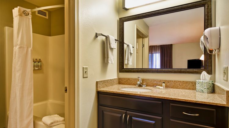 Staybridge Suites Middleton/Madison West Room