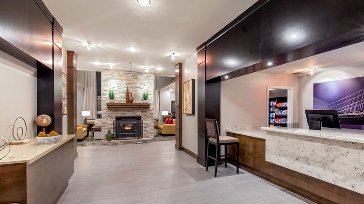 Staybridge Suites Charlottesville Arpt Lobby