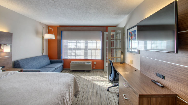 <b>Holiday Inn Express & Suites Room</b>. Images powered by <a href="https://www.leonardoworldwide.com/" title="Leonardo Worldwide" target="_blank">Leonardo</a>.