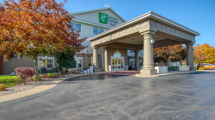 Holiday Inn Express & Suites Exterior