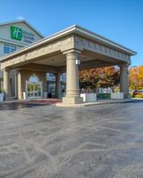 Holiday Inn Express & Suites