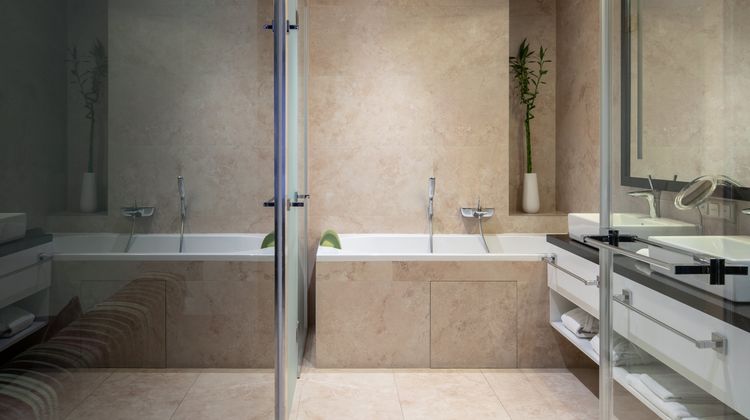 11 Mirrors, a Member of Design Hotels Room