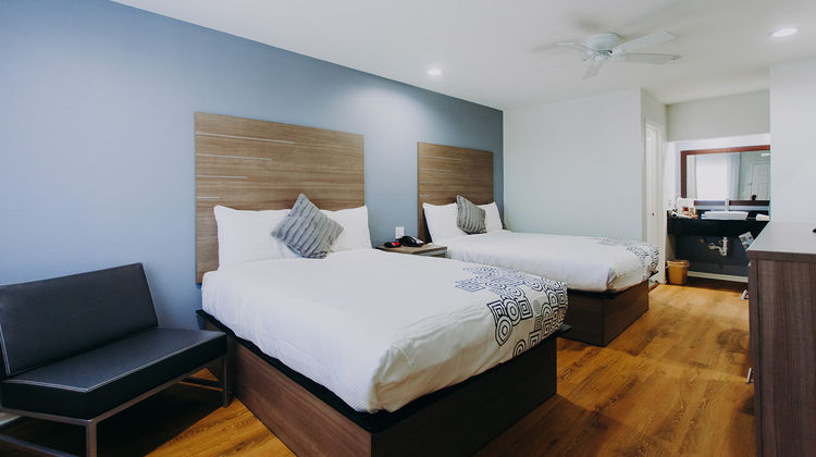 Scottish Inn & Suites Room