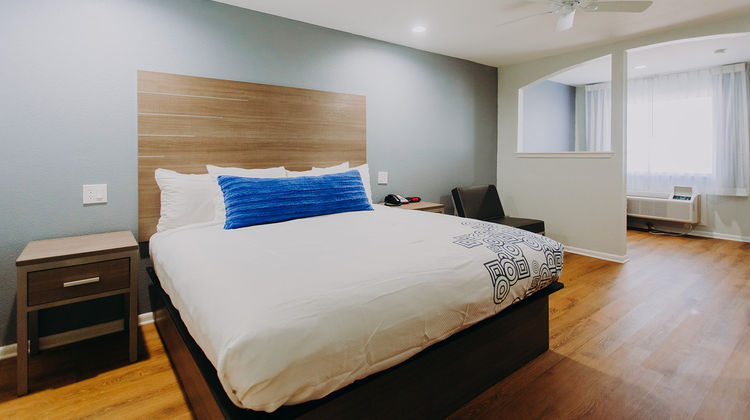 Scottish Inn & Suites Room