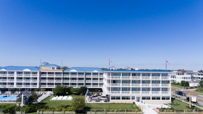 La Mer Beachfront Inn