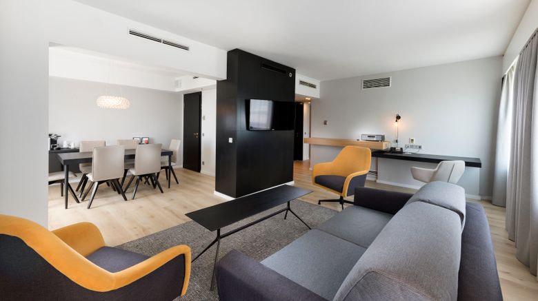<b>Crowne Plaza Dusseldorf-Neuss Suite</b>. Images powered by <a href="https://www.leonardoworldwide.com/" title="Leonardo Worldwide" target="_blank">Leonardo</a>.