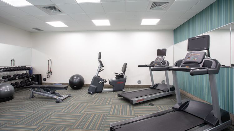 Holiday Inn Express & Suites Sterling Health Club