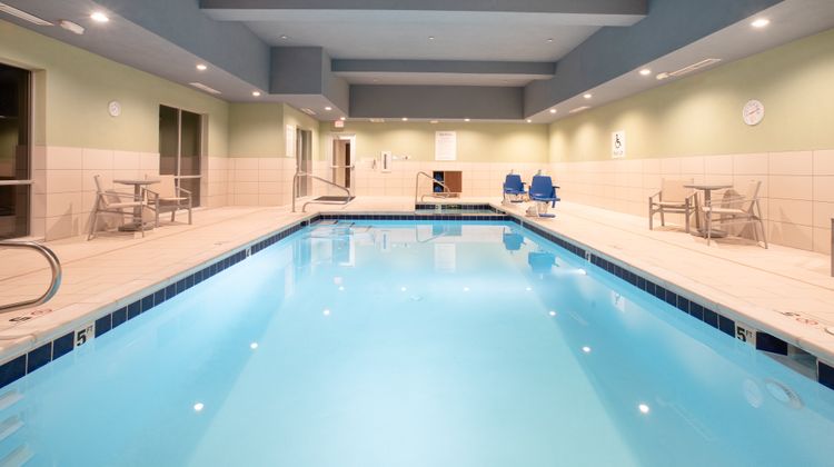 Holiday Inn Express & Suites Sterling Pool