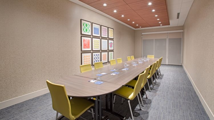 Holiday Inn Express & Suites Sterling Meeting