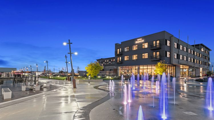 Hotel Indigo Seattle Everett Waterfront Exterior