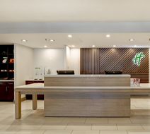 Holiday Inn Downtown Parliament Hill Lobby