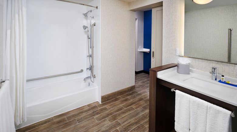 <b>Holiday Inn Express Sarnia-Point Edward Room</b>. Images powered by <a href="https://www.leonardoworldwide.com/" title="Leonardo Worldwide" target="_blank">Leonardo</a>.
