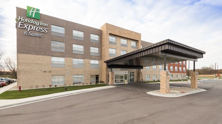 Holiday Inn Express & Suites Auburn Exterior