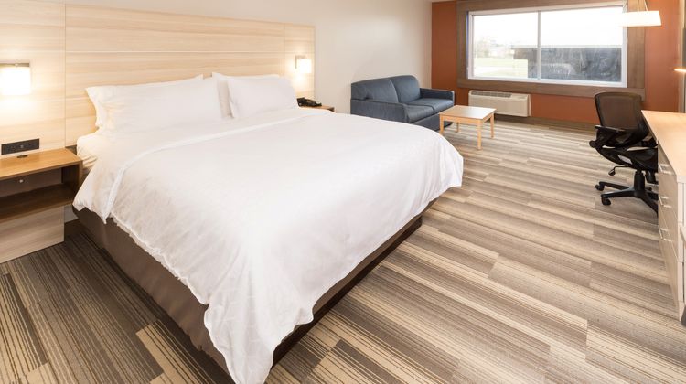 Holiday Inn Express & Suites Auburn Suite