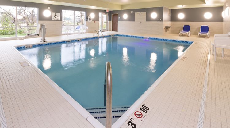 Holiday Inn Express & Suites Auburn Pool