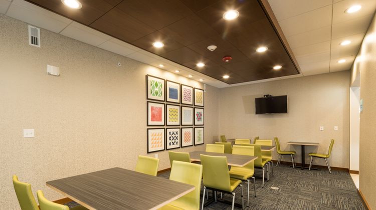 Holiday Inn Express & Suites Auburn Meeting