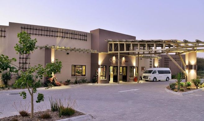 Cresta Maun Exterior