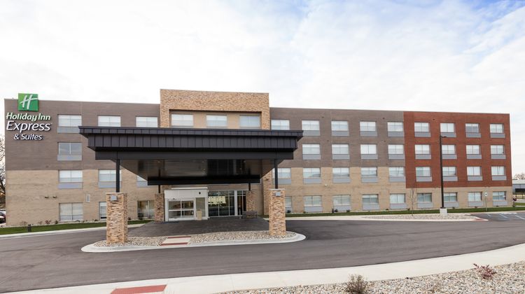 Holiday Inn Express & Suites Auburn Exterior