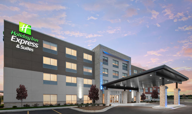 Holiday Inn Express & Suites Elkhorn Exterior